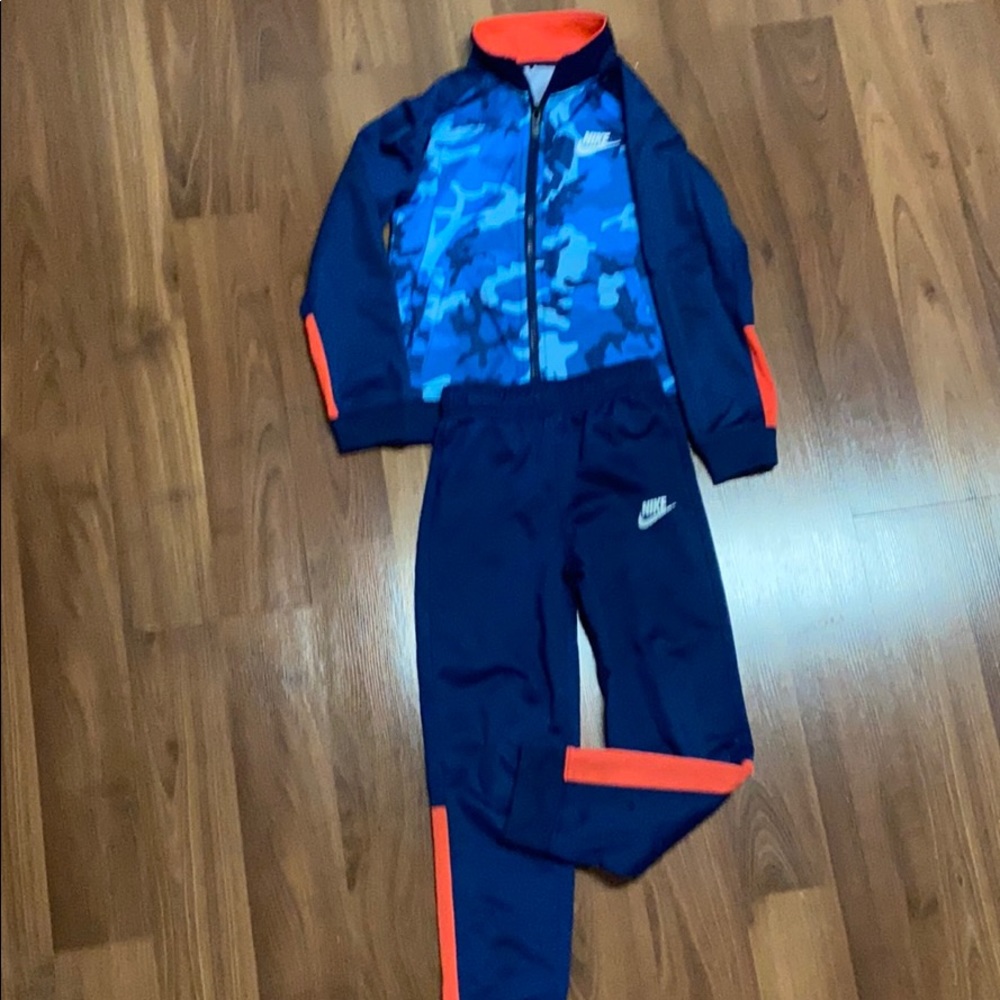 Nike Boy's 2-Piece jacket and pants